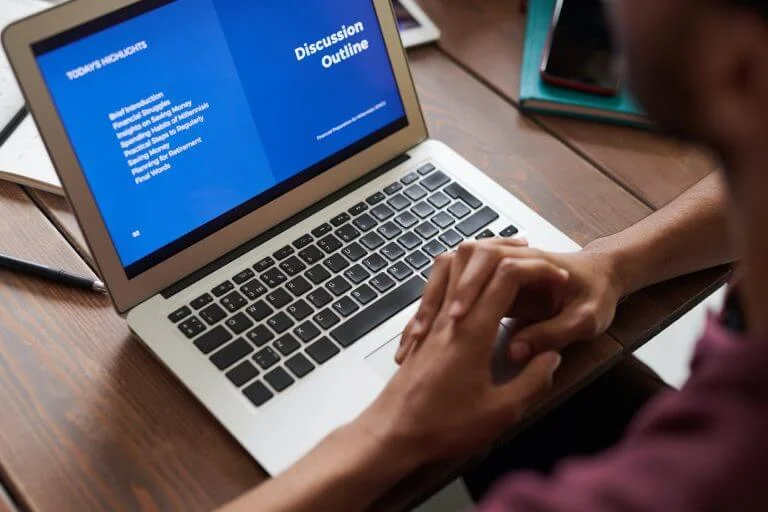 Key Factors To Consider Before Enrolling In An Online Language Course